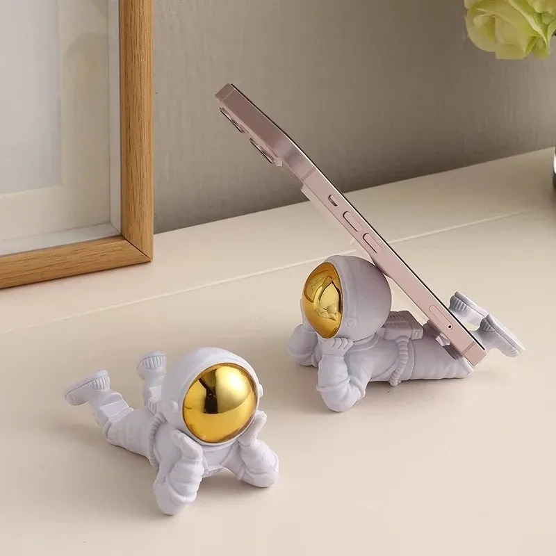 Cute Astronaut Desktop Statue  - Home Office Call Center recension och pris
